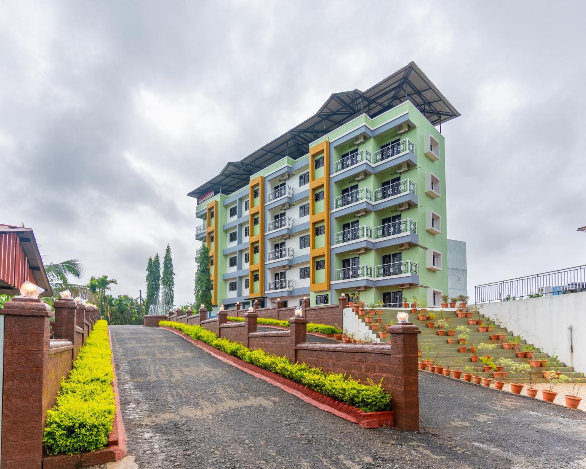 Treebo Green Village Resort - Goa Maneri  Bagian luar foto